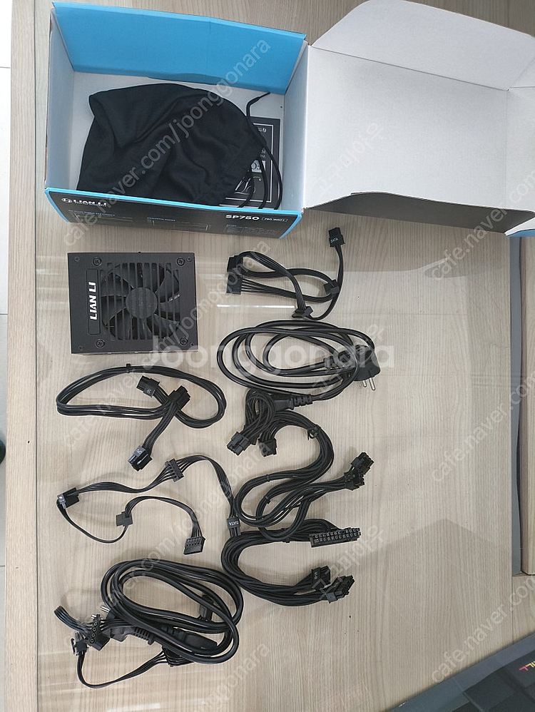 LIAN LI SP750 80PLUS GOLD Black 팝니다.--0