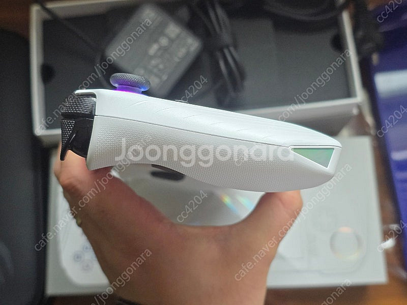 ASUS ROG Ally 백갈리 로갈리 2TB 팝니다--6