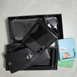 갤럭시z플립3 블랙색상 256gb(자급제) 판매합니다