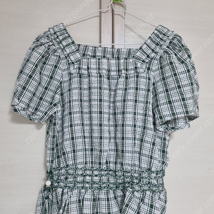 오즈세컨 스퀘어넥 체크 블라우스