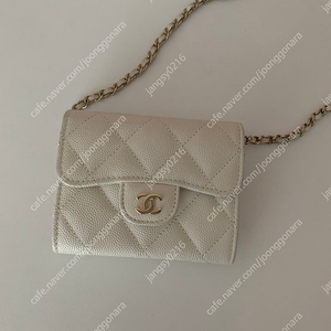 샤넬 체인지갑 화이트 파리 깜봉점 구매