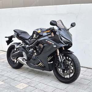 2022년식 7천키로 혼다 CBR650R 멧블랙 판매합니다.