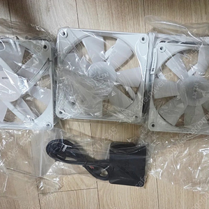 nzxt f120 rgb 화이트 + 컨트롤러 팬 쿨러