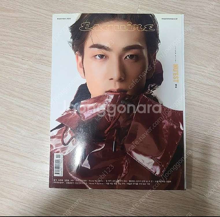 임영웅 브리스톤 모델 사진 수록된 에스콰이어 잡지--4
