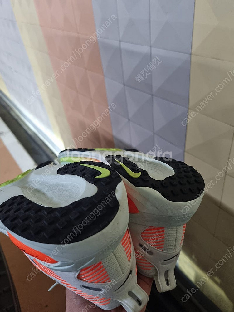 직거래 오늘만 나이키 보메로 18 285 팝니다--1