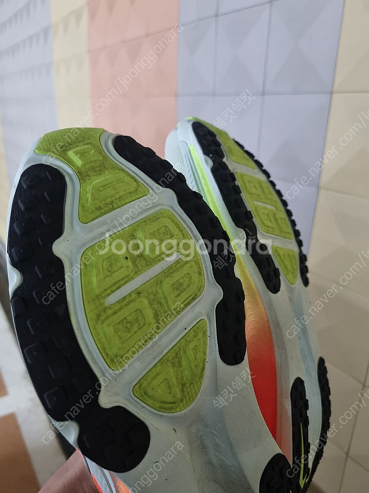 직거래 오늘만 나이키 보메로 18 285 팝니다--2