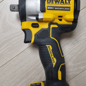 디월트 DCF922N 20V MAX 임팩렌치 컴백 베어툴 본체만