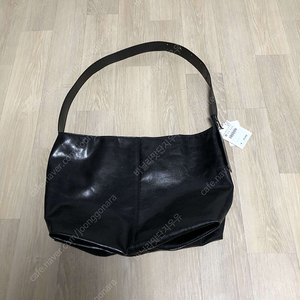 [35,000] (ONE SIZE) 새상품 자라 ZARA 에나멜 레더 쇼퍼백 블랙 자라 레더 크로스백