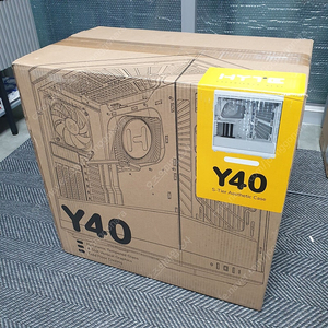 HYTE Y40 스노우화이트 PC케이스