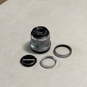 올림푸스 45mm 1.8 마이크로포서드 렌즈