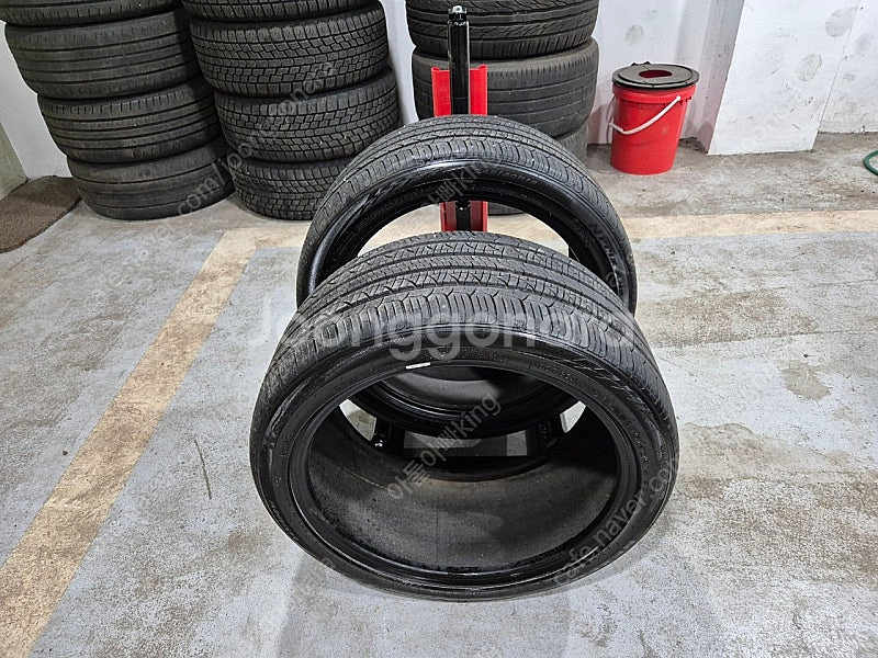 245 40 18 타이어 두짝 팝니다.--0