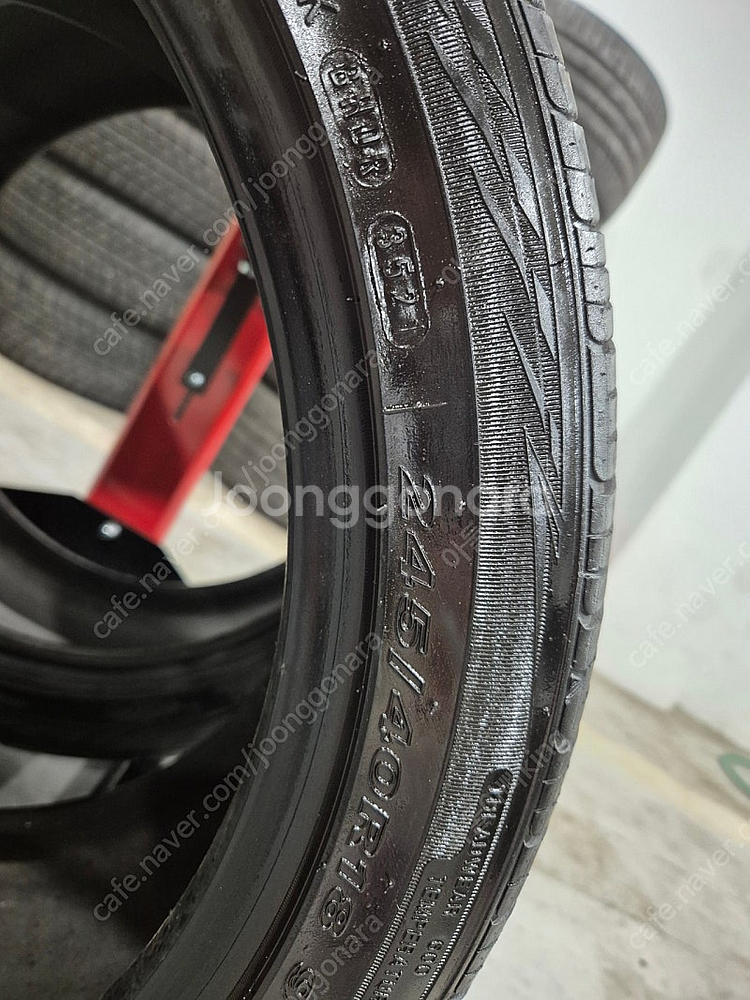 245 40 18 타이어 두짝 팝니다.--1