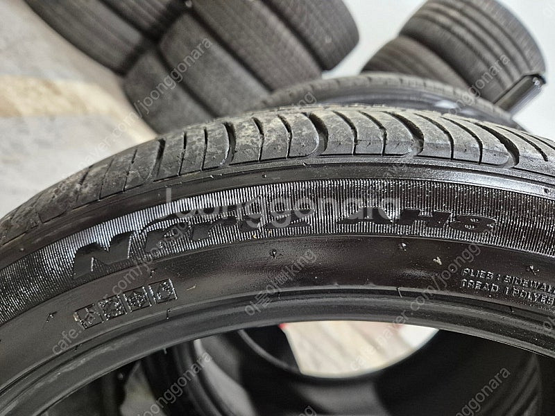245 40 18 타이어 두짝 팝니다.--2