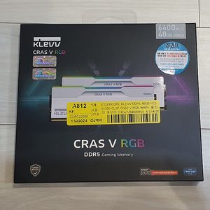 ESSENCORE KLEVV DDR5-6400 CL32 CRAS V RGB WHITE 패키지 서린 (48GB(24Gx2)) 램 판매합니다.
