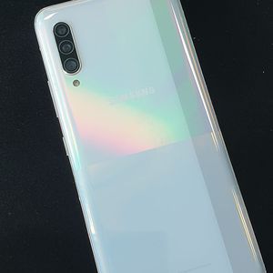 갤럭시 A90 화이트 128기가 미파손 가성비단말기 9만에판매합니다