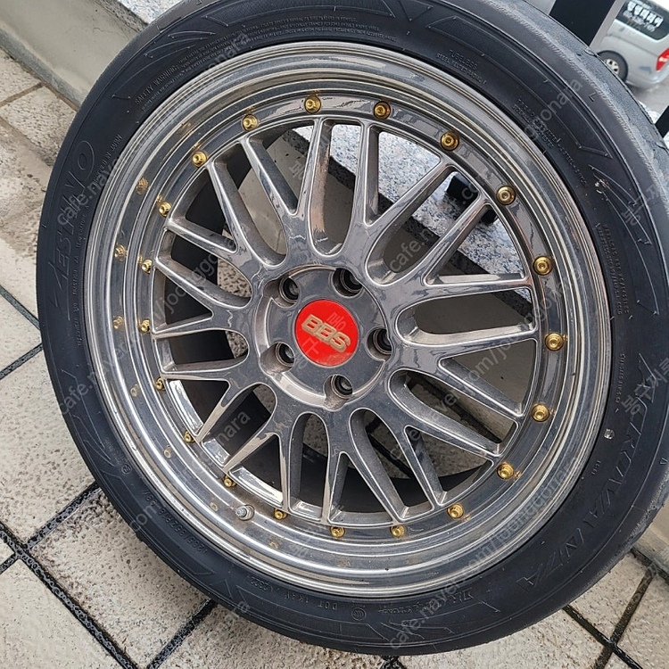 BBS LM 금장리벳 스타일 휠입니다 pcd112 8j38 2짝 팝니다 30만원 의정부입니다 절충가능합니다--0