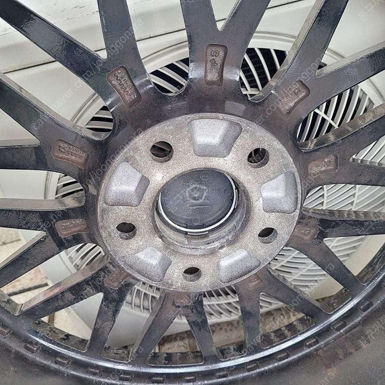 BBS LM 금장리벳 스타일 휠입니다 pcd112 8j38 2짝 팝니다 30만원 의정부입니다 절충가능합니다--2