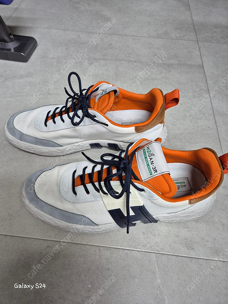 스니커즈 운동화 트레킹화 호간 HOGAN 265사이즈 9만원 캠퍼 CAMPER 270사이즈 2만원 산드로 sandr... 이미지