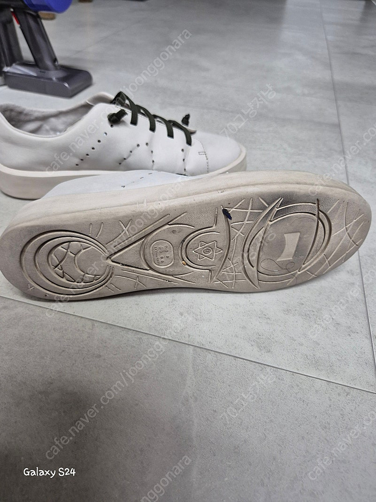 스니커즈 운동화 트레킹화 호간 HOGAN 265사이즈 9만원 캠퍼 CAMPER 270사이즈 2만원 산드로 sandr... 이미지