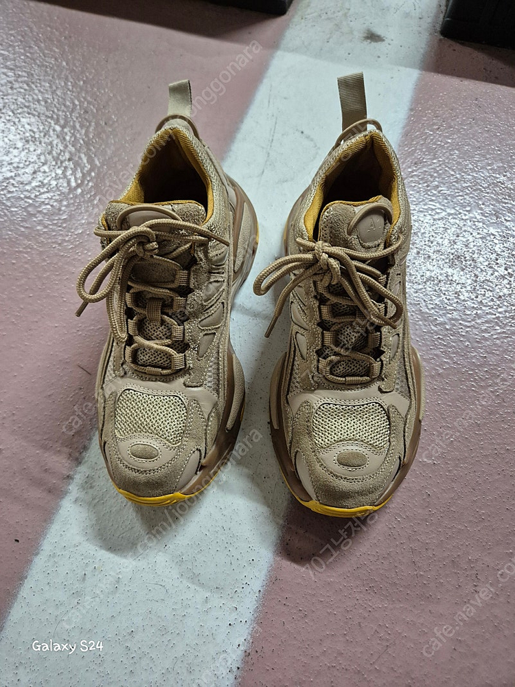 스니커즈 운동화 트레킹화 호간 HOGAN 265사이즈 9만원 캠퍼 CAMPER 270사이즈 2만원 산드로 sandr... 이미지