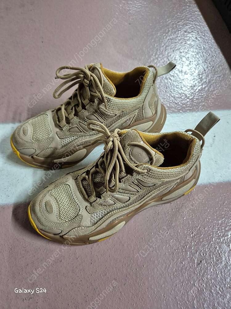 스니커즈 운동화 트레킹화 호간 HOGAN 265사이즈 9만원 캠퍼 CAMPER 270사이즈 2만원 산드로 sandr... 이미지