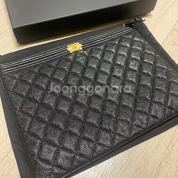 샤넬 보이클러치 뉴미듐 빈티지 금장--0