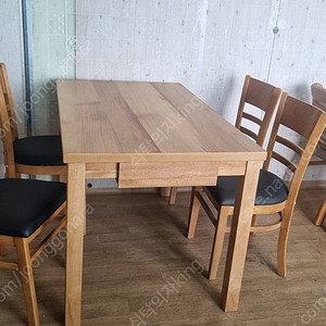 식당용 업소용 베트남산 식탁 수저통포함 14조 있음 식탁금액임