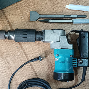 마끼다 전동공구 일체/ 대형 뿌레카/ 파괴함마(마키타 일본산 HM 0810T), 4인치/9인치 그라인더, 충전드릴, 중량 함마드릴(HR 4030c), 충전 원형톱(BCS550)/