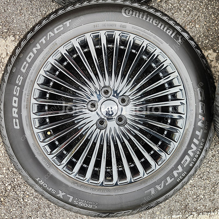 [판매] 아이오닉5 EV6 싼타페 쏘렌토 카니발 18인치 휠타이어 세트 팝니다 235 60 18--3