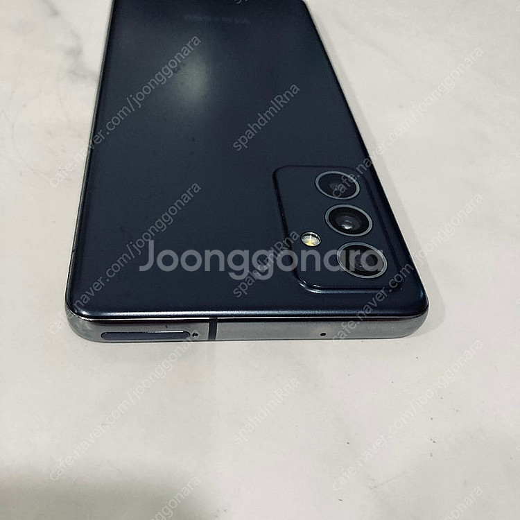 갤럭시 퀀텀2 블랙 128기가 매우깔끔한기기 7만5천원 판매합니다!--3