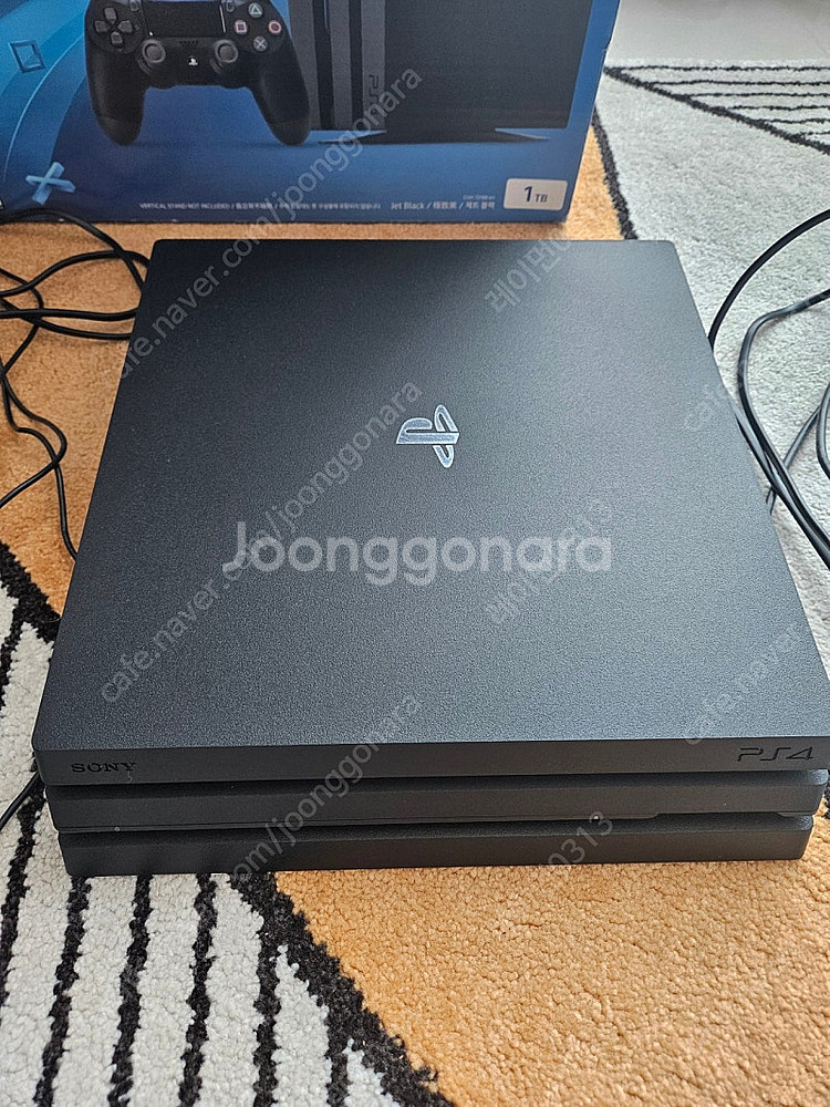 PS4 Pro 1TB 제트 블랙 7218b 판매합니다.--1