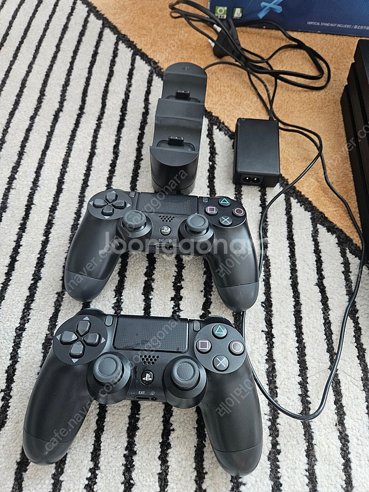 PS4 Pro 1TB 제트 블랙 7218b 판매합니다.--2