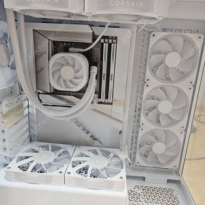 7800x3d 커세어 화이트 컨셉 반본체 팝니다