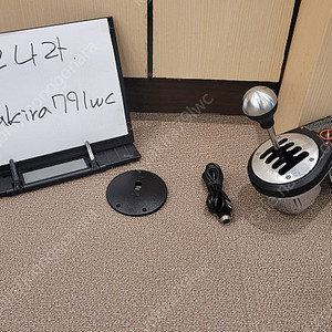 트러스트마스터 레이싱휠 전용 쉬프트 TH8A 판매 (직거래) (택포)