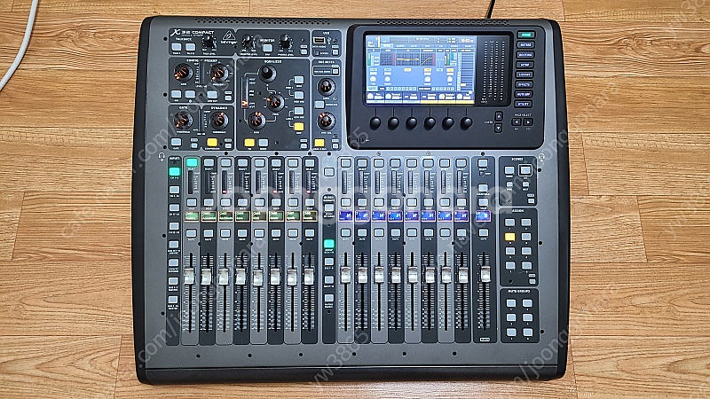 베링거 X32컴팩트 A급 팝니다. (풀박스)--1