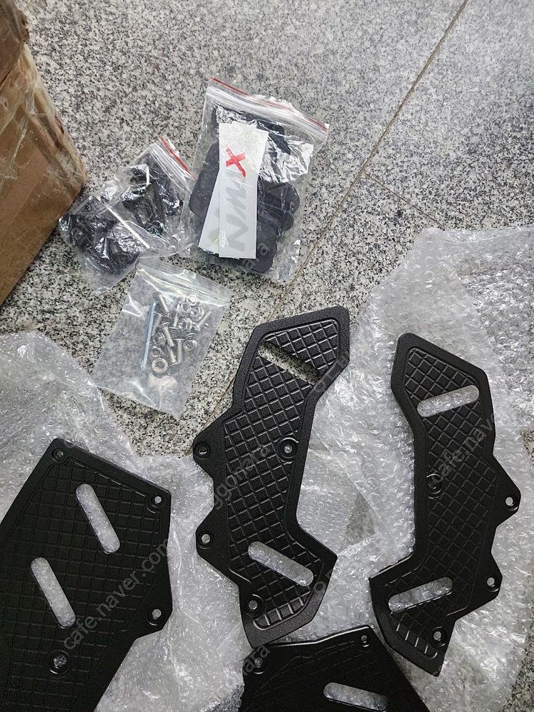 nmax 발판 범퍼 가드 일체형 블랙 색상 팔아요 21년-24년용--5