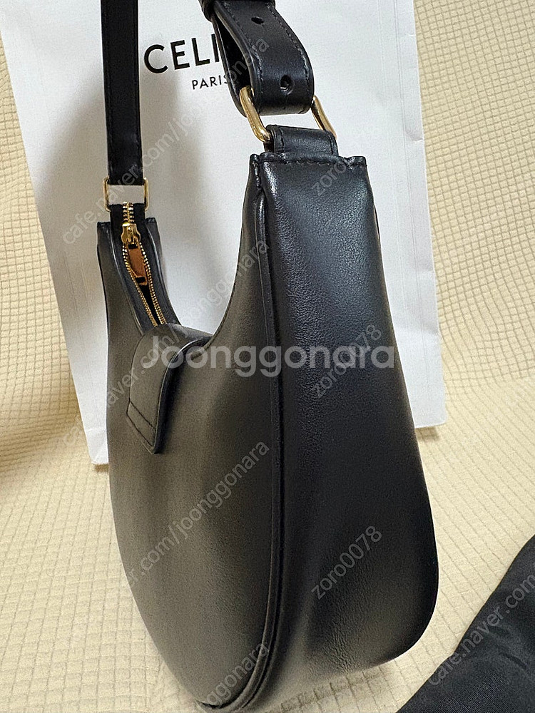 셀린느 트리옹프 아바백 블랙--5