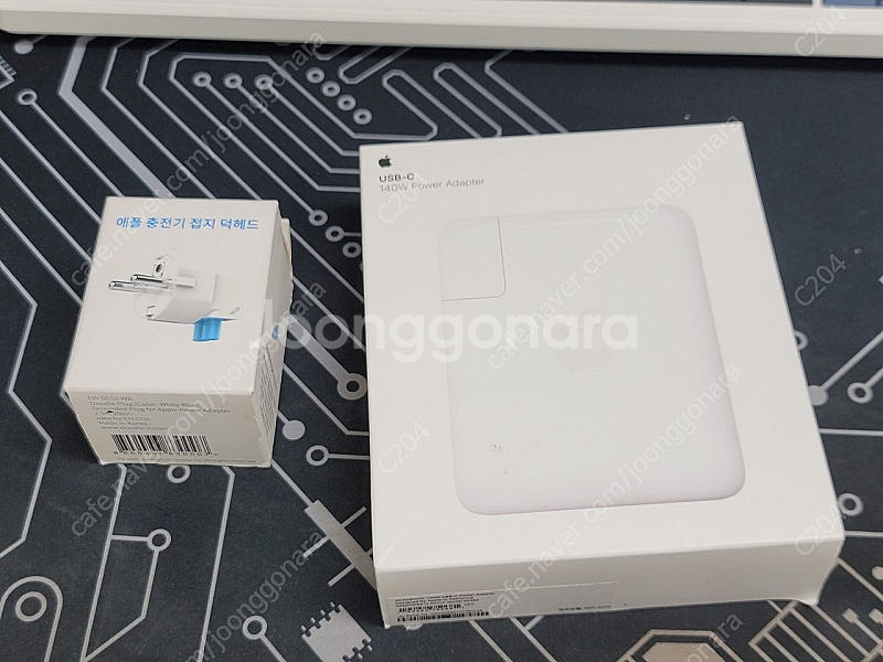 애플 140w 충전기 + 접지플러그 팝니다--0