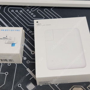 애플 140w 충전기 + 접지플러그 팝니다