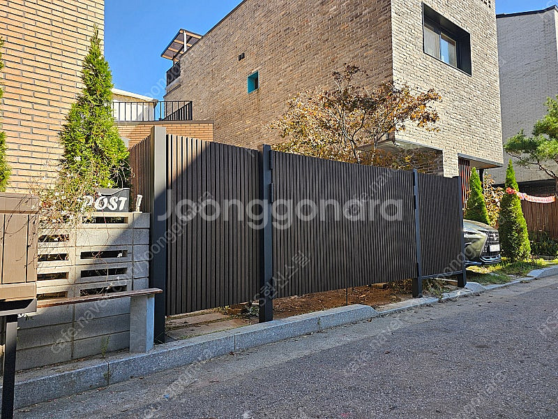 합성목 사이딩 펜스 및 울타리 휀스 세트 판매합니다--2