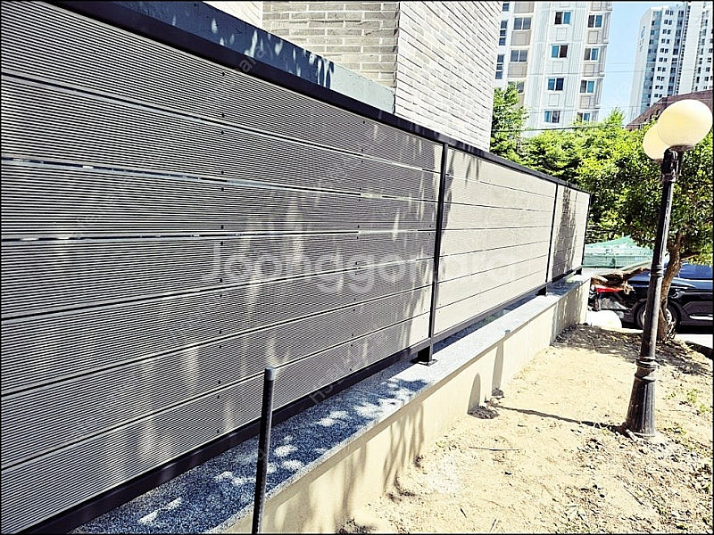 합성목 사이딩 펜스 및 울타리 휀스 세트 판매합니다--9