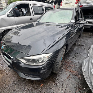 BMW F300 f바디 320d 전기형 부품차 각개합니다 앞범퍼,뒷범퍼,데후,휀다,후미등,테일램프,내장재,공조기,헤드라이트,본넷,트렁크,사이드미러,시트,에어크리너,전판넬,범퍼레일