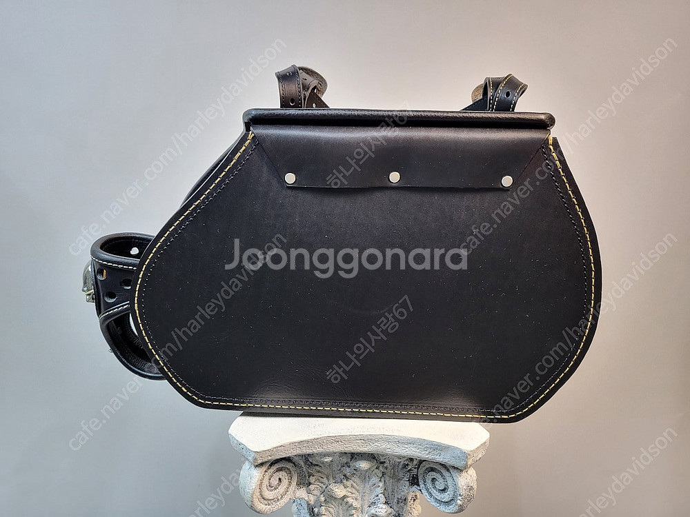 할리나 아메리칸 스타일 통가죽 새들백 새제품 팝니다--4