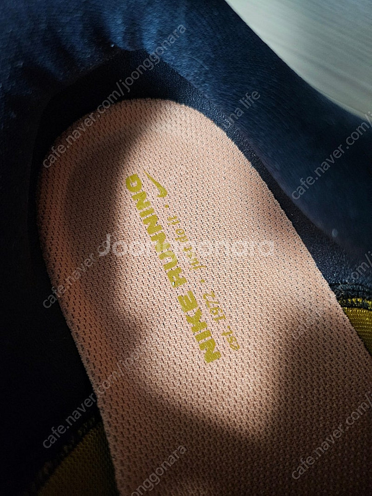 나이키 줌 보메로 17 블랙 브론진 (255mm) 새제...--5