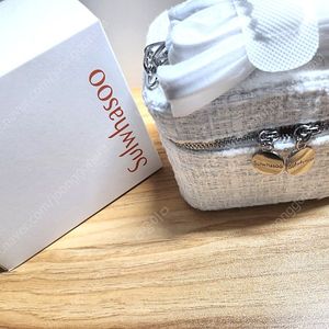 설화수 트위드 미니백 파우치, 아이오페 데님백 등 각 5,000
