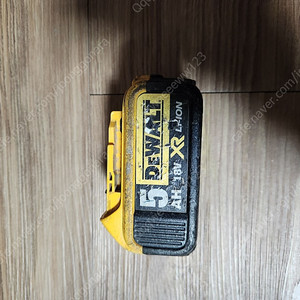 디월트 정품18v 5.0배터리 판매