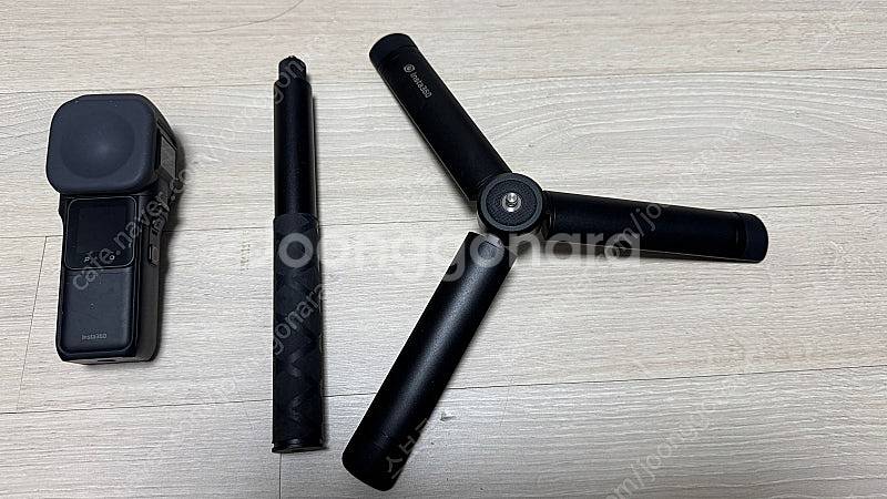 Insta360 ONE RS 1인치 360카메라(셀피스...--2