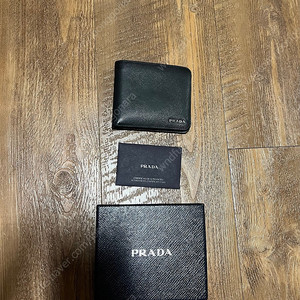 프라다 남자 사피아노 반지갑 팝니다.