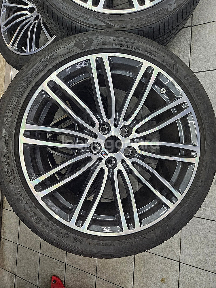 BMW G30 5시리즈 19인치 순정 휠타이어 판매합니...--3