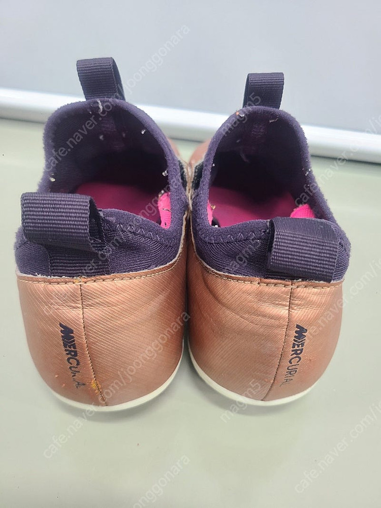 나이키 주니어 줌머큐리얼 아카데미 베이퍼15 235MM팝니다.--2